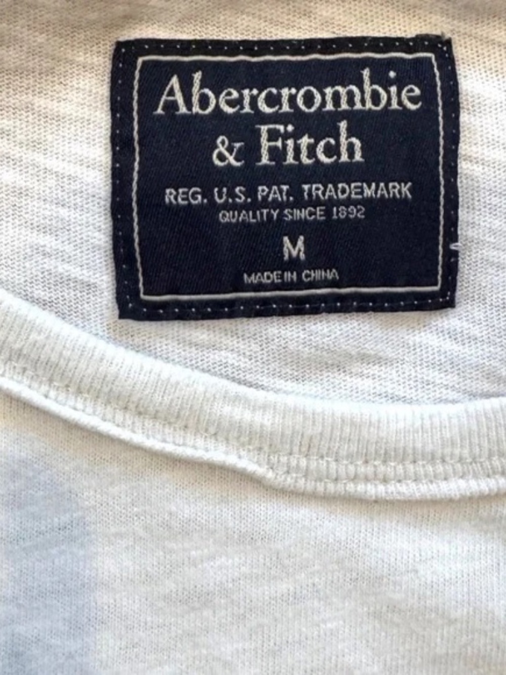ABERCROMBIE & FITCH Men’s 4 T-Shirt Bundle Short Sleeve Logo Graphic - Picture 10 of 14
